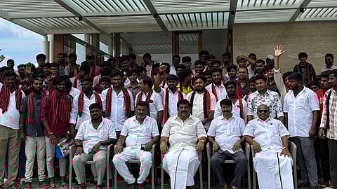 ஒசூரில் எம்எல்ஏ ஒய்.பிரகாஷ் தலைமையில் திமுகவில் இணைந்த இளைஞா்கள்.