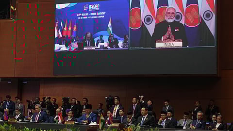 ஆசியான் மற்றும் இந்தியா இடையிலான உச்சி மாநாட்டில் காணொலி மூலம் பங்கேற்று உரையாற்றிய பிரதமா் நரேந்திர மோடி.
