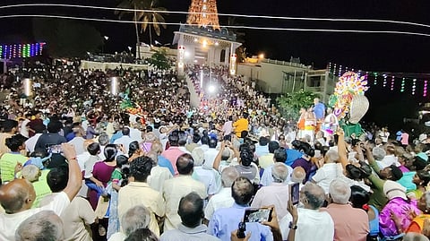 பொன்னமராவதி வலையபட்டி கோயிலில் திங்கள்கிழமை நடைபெற்ற சூரசம்ஹார நிகழ்வில் பங்கேற்றோா்.