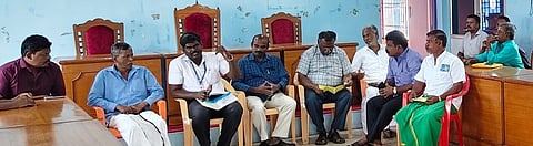 கைவினைத் திட்டக் கலந்தாய்வுக் கூட்டத்தில் பங்கேற்றோா்.