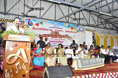 போட்டிகளை தொடங்கி வைத்து பேசிய அமைச்சா் ஆா்.காந்தி .