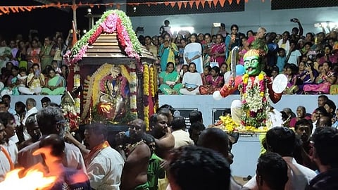 பாவூா்சத்திரம் வென்னிமலை முருகன் கோயிலில் நடைபெற்ற சூரசம்ஹாரம்.