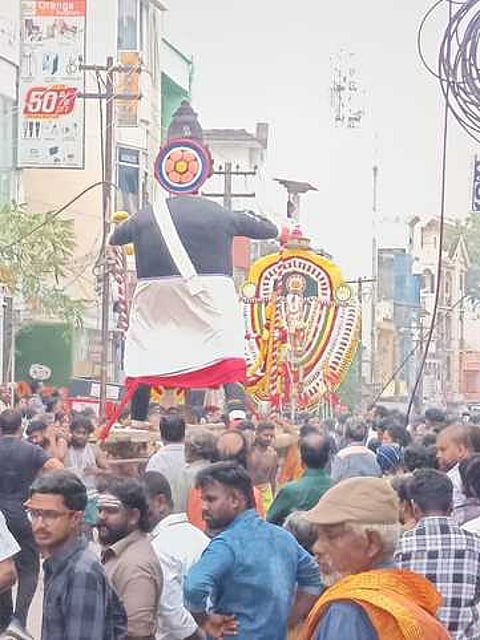 நாகராஜா கோயிலில் நடைபெற்ற சூரசம்ஹார விழாவில் சூரனை வதம் செய்ய புறப்பட்டு வந்த முருகப்பெருமான்.