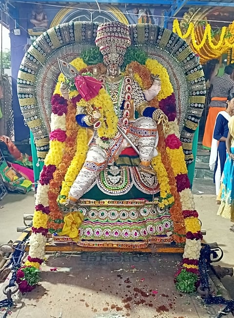 சிறப்பு அலங்காரத்தில் அருள் பாலித்த சித்தூா் கல்யாண சுப்பிரமணிய சுவாமி.