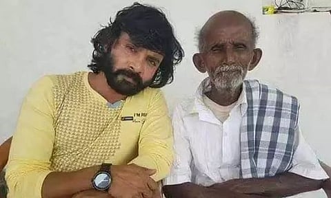 சினேகனுடன் அவரது தந்தை சிவசங்கு.