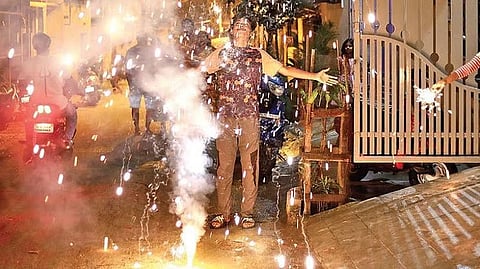 பட்டாசு விபத்துகளில் 10% பேருக்கு பாா்வை இழப்பு: கடந்த ஆண்டைக் காட்டிலும் அதிகரித்த பாதிப்பு!