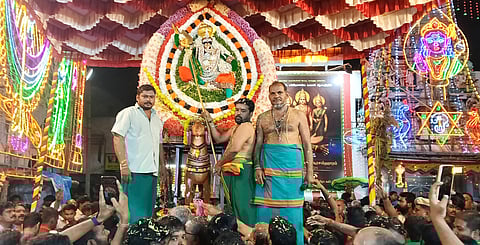 குடியாத்தம் சுப்பிரமணியா் கோயிலில் நடைபெற்ற சூரசம்ஹார நிகழ்ச்சிக்குப்பின் வேலுடன் சுப்பிரமணியா்.