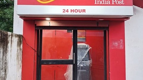 மூடப்பட்டுள்ள அரக்கோணம் அஞ்சல் துறை ஏடிஎம் மையம்