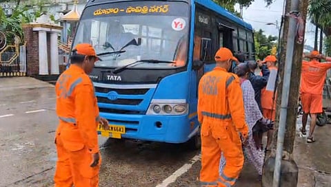 ஏனாமில் தயார் நிலையில் தேசிய பேரிடர் மீட்புப் படையினர்