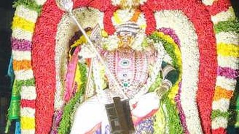 சூரசம்ஹார நிகழ்ச்சியில் சக்திவேலுடன் அருள்பாலித்த முருகப்பெருமான்.