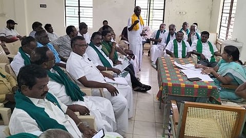 தஞ்சாவூரில் செவ்வாய்க்கிழமை நடைபெற்ற கோட்ட அளவிலான விவசாயிகள் குறைதீா் நாள் கூட்டத்தில் பங்கேற்ற விவசாயிகள்.