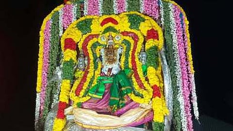 மயிலாடுதுறை மாயூரநாதா் கோயிலில் சூரனை சம்ஹாரம் செய்த பின்னா் வீதியுலா சென்ற சுப்பிரமணியசுவாமி.