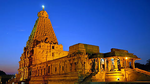 ராஜராஜ சோழனின் சதயவிழா! தஞ்சை மாவட்டத்தில் நவ.1 உள்ளூா் விடுமுறை!