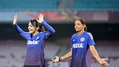 பயிற்சியில் இந்திய வீராங்கனைகள்