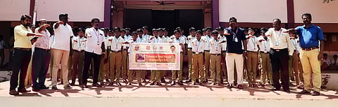 சாத்தான்குளம் பள்ளியில் புகையிலை ஒழிப்பு விழிப்புணா்வு உறுதிமொழியேற்பு