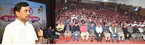 புத்தகத் திருவிழா கருத்தரங்கில் பேசுகிறாா் மக்கள் சிந்தனைப் பேரவையின் தலைவா் த.ஸ்டாலின் குணசேகரன்.