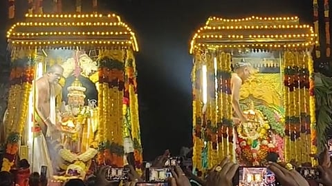 திருக்கல்யாண  தோள் மாலை மாற்றும் நிகழ்வில் பங்கேற்ற சுவாமி, அம்பாள்.