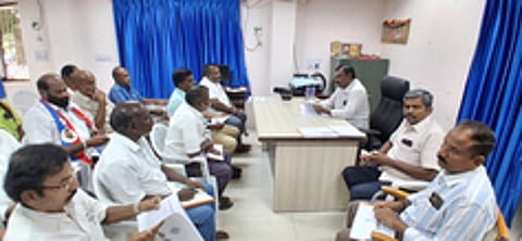 கூட்டத்தில் பங்கேற்றோா்.