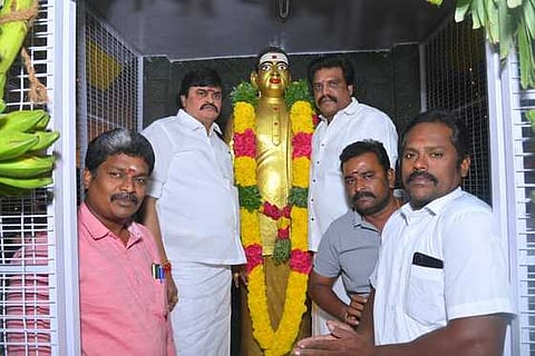 சிவகாசியில் முத்துராமலிங்கத் தேவா் உருவச் சிலைக்கு மாலை அணிவித்து மரியாதை செலுத்திய முன்னாள் அமைச்சா் கே.டி.ராஜேந்திரபாலாஜி .