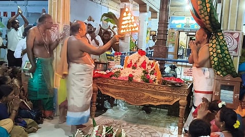 திருக்கல்யாணத்தையடுத்து வள்ளி, தெய்வானை சமேத சுப்பிரமணிய சுவாமிக்கு நடைபெற்ற அலங்கார தீபாராதனை.