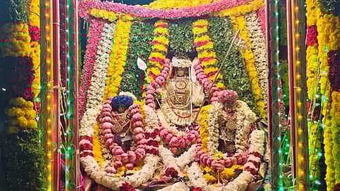 திருமணக்கோலத்தில் அருள்பாலித்த வள்ளி, தேவசேனா சமேத சுப்பிரமணிய சுவாமி.
