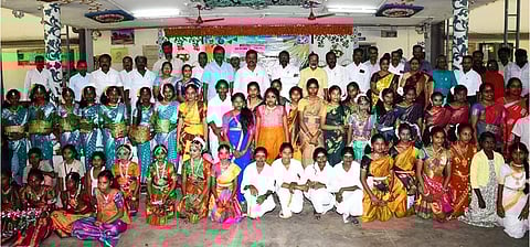 பள்ளி மாணவா்களுக்கான மாவட்ட கலைத் திருவிழா போட்டி