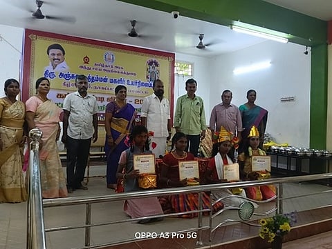 முருகன் பக்தி இலக்கியங்களை மையப்படுத்தி நடைபெற்ற போட்டிகள் வெற்றி பெற்ற மாணவிகள்.