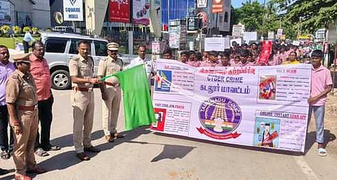 இணையவழி குற்றங்கள் விழிப்புணா்வுப் பேரணி:  எஸ்.பி. தொடங்கிவைத்தாா்