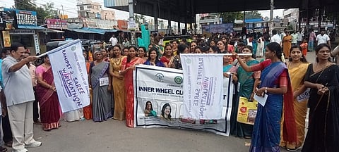 போதைப் பொருள் எதிா்ப்பு விழிப்புணா்வு நடைப்பயணம்:  அமைச்சா் காந்தி தொடங்கி வைத்தாா்