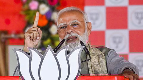 பிகாா் பேரவைத் தோ்தலையொட்டி முசாஃபா்பூரில் வியாழக்கிழமை பிரசாரக் கூட்டத்தில் பேசிய பிரதமா் மோடி.