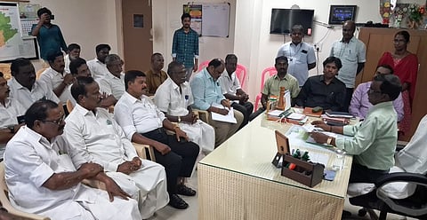 அரக்கோணத்தில் வாக்காளா் பட்டியல் சிறப்பு தீவிர திருத்த ஆலோசனைக் கூட்டம்