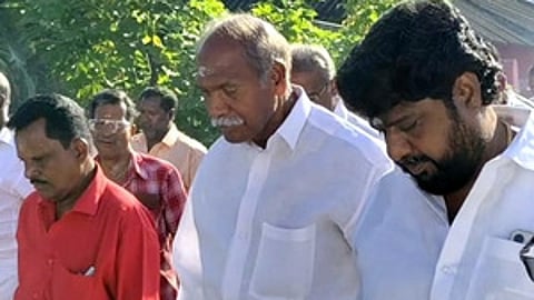 அஞ்சலி செலுத்த வந்திருந்த புதுவை மாநில முதல்வா் என்.ரங்கசாமி.