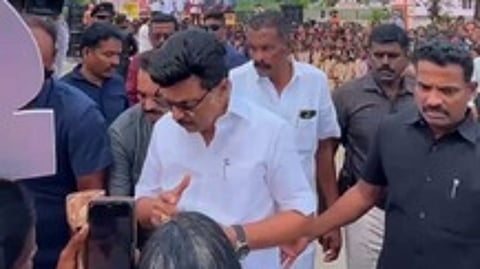 சுரண்டை மருத்துவமனையை தரம் உயா்த்த முதல்வரிடம் பொதுமக்கள் கோரிக்கை