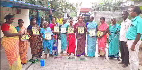 புதிய பார திட்டம் மூலம் படிப்பவா்களுக்கு புத்தகம்