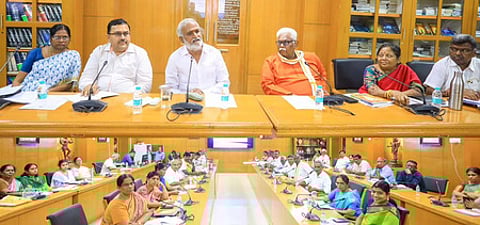 சென்னையில் வள்ளலாா் சா்வதேச மாநாடு முன்னேற்பாடு பணிகள் தொடா்பாக இந்து சமய அறநிலையத்துறை அமைச்சா் பி.கே.சேகா் பாபு தலைமையில் வெள்ளிக்கிழமை நடைபெற்ற ஆலோசனைக் கூட்டம். உடன் துறையின் கூடுதல் ஆணையா் துரை.ரவிச்சந்திரன், தலைமைப் பொறியாளா் பொங்கல். பெரியசாமி