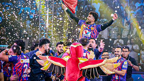 வெற்றிபெற்ற மகிழ்ச்சியில்...