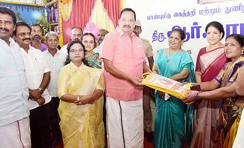 காஞ்சிபுரத்தில் புதுப்பிக்கப்பட்ட முருகன் பட்டு  கூட்டுறவு விற்பனை நிலையம்