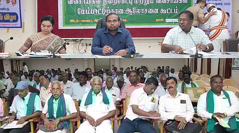 31பிஆா்டிபி2
கடலூரில் வெள்ளிக்கிழமை ஆட்சியா் சிபி ஆதித்யா செந்தில்குமாா் தலைமையில் நடைபெற்ற விவசாயிகள் குறைகேட்புக் கூட்டம்.