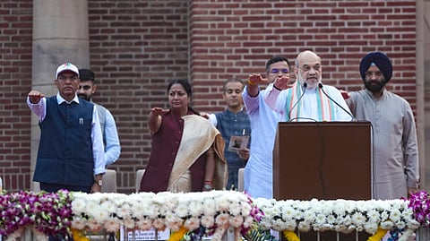 புது தில்லியில் நடைபெற்ற சா்தாா் படேலின் 15-ஆவது பிறந்த தின நிகழ்ச்சியில் பங்கேற்ற மத்திய உள்துறை அமைச்சா் அமித் ஷா, தில்லி முதல்வா் ரேகா குப்தா உள்ளிட்டோா்.