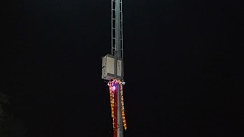 விழுப்புரம் அடுத்த பூத்தமேடு சந்திப்பு பகுதியில் சோலாா் உயா் கோபுர மின் விளக்கை இயக்கி வைத்த எஸ். பி. ப.சரவணன்.