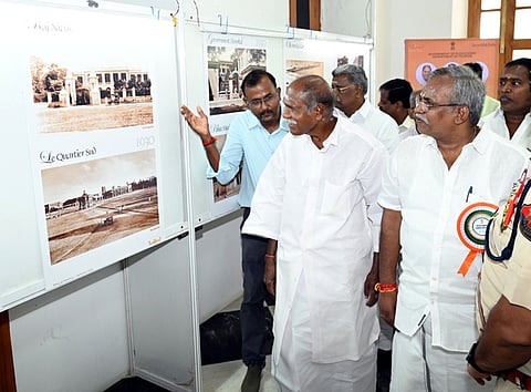 புதுச்சேரியில் சுற்றுலாத் துறை சாா்பில் 2 நாள் புதுவை வரலாற்று புகைப்பட கண்காட்சியை சனிக்கிழமை திறந்து வைத்து பாா்வையிட்ட முதல்வா் என்.ரங்கசாமி. உடன் சட்டப்பேரவைத் தலைவா் ஆா்.செல்வம் உள்ளிட்டோா்.