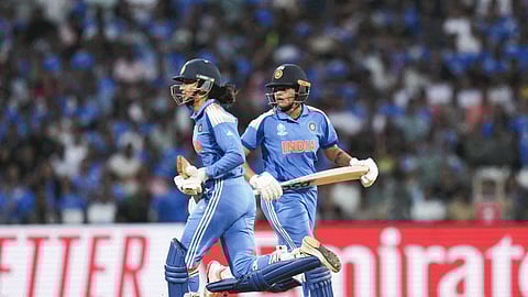 இறுதி ஆட்டத்தில் ஜொலித்த ஷஃபாலி, தீப்தி: தென்னாப்பிரிக்காவுக்கு 299 ரன்கள் இலக்கு!