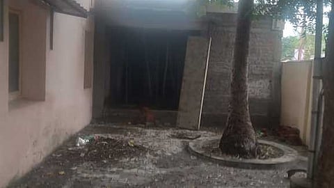 நிலுவையில் உள்ள கழிப்பறை கட்டடப் பணி