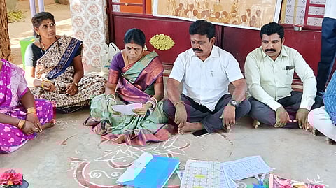 கூட்டத்தில் பங்கேற்றோா்.