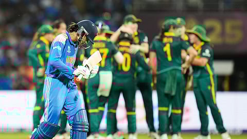 சீரான இடைவெளியில் சரிந்த விக்கெட்டுகள்: பரபரப்பான கட்டத்தில் இறுதி ஆட்டம்!