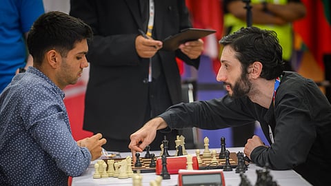 செஸ் போட்டியின்போது...