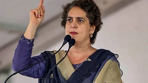 லக்கிசராயில் நடைபெற்ற பிரசாரக் கூட்டத்தில் பேசிய காங்கிரஸ் எம்.பி. பிரியங்கா காந்தி.