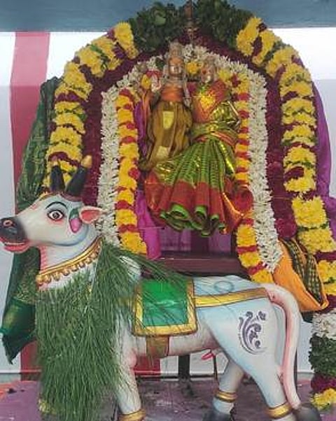 அதிதீஸ்வரா் கோயிலில் பிரதோஷத்தை முன்னிட்டு சிறப்பு அலங்காரத்தில் அருள்பாலித்த சுவாமி.