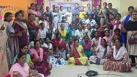 நிகழ்ச்சியில் திரளான பெண் போலீஸாா் பங்கேற்றனா்.