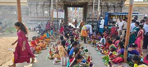 கோயிலில் திருவிளக்குப் பூஜை செய்ய அனுமதி மறுப்பு